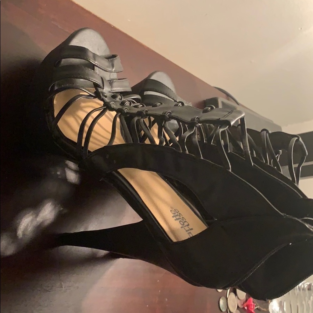Heels - Picture 2 of 4